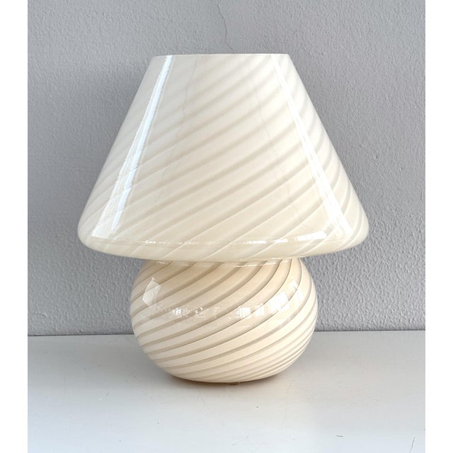 Large Murano Mushroom Table Lamp in Soft Yellow Swirl Glass, 1970s For Sale - Image 6 of 16