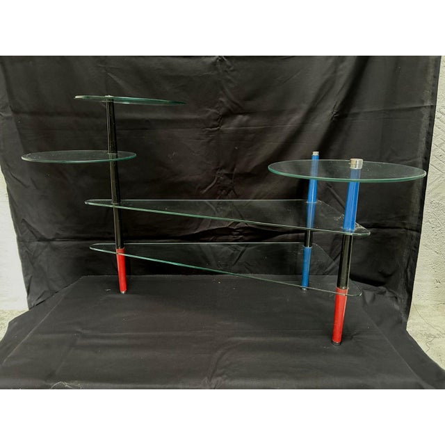 Beautiful 1960s shop display shelf/shelf. In the style of the "Arlecchino" table by Eduardo Paoli for Vitrex, from the...