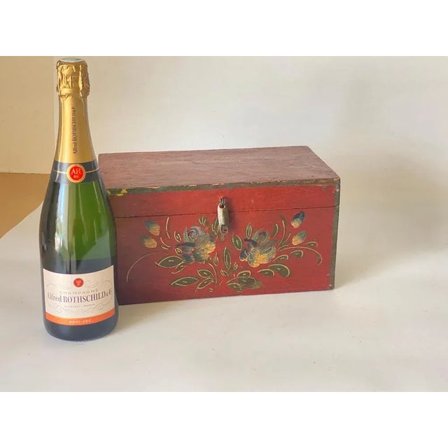 Large Wood Jewelry Box with Flowers Decor, England, 19th Century For Sale - Image 10 of 11