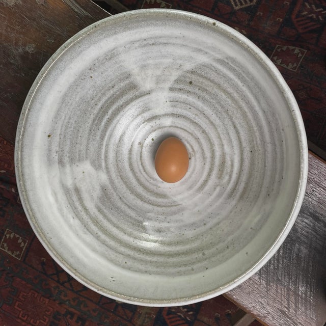 1980s Large Vintage Minimalist Footed Shino Glazed Grayish White Stoneware Bowl For Sale - Image 4 of 8