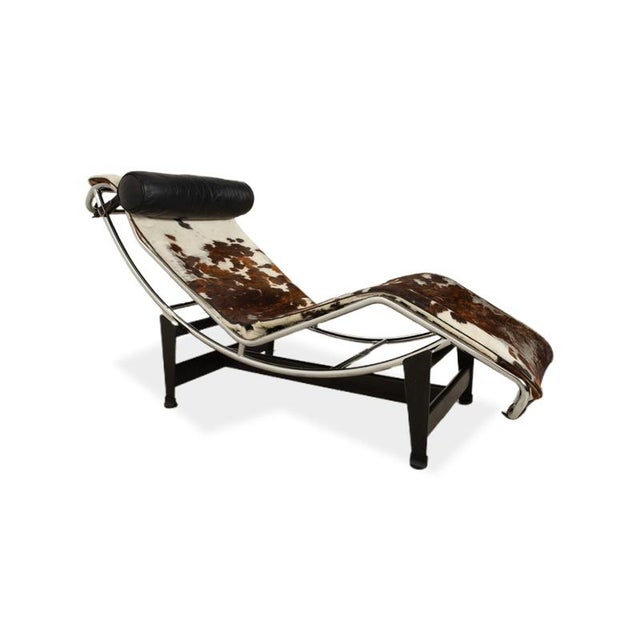 Modern LC 4 Chaise Lounge in Brown, White and Black Cowhide Fur by Le Corbusier for Cassina For Sale - Image 3 of 16