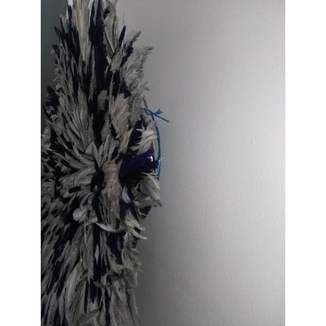 Juju hat speckled white gray and navy blue of 24" (60 cm). Juju hat made with natural feathers and rattan. Juju hat woven...