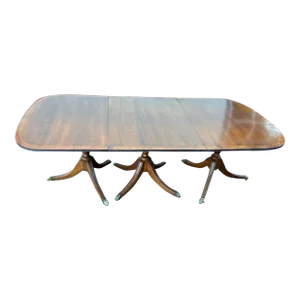Early 19th Century Antique Mahogany Inlaid 3 Part Banquet Dining Table.