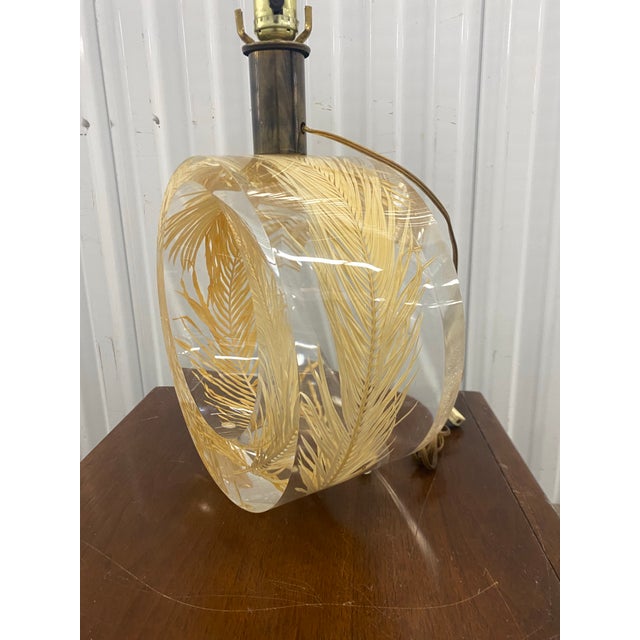 Hollywood Regency Vintage Lucite Table Lamp . For Sale - Image 3 of 12