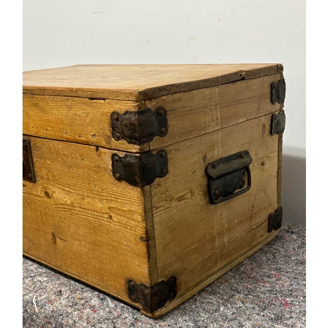 19th Century 19th Century English Pine Box With Metal Straps For Sale - Image 5 of 10