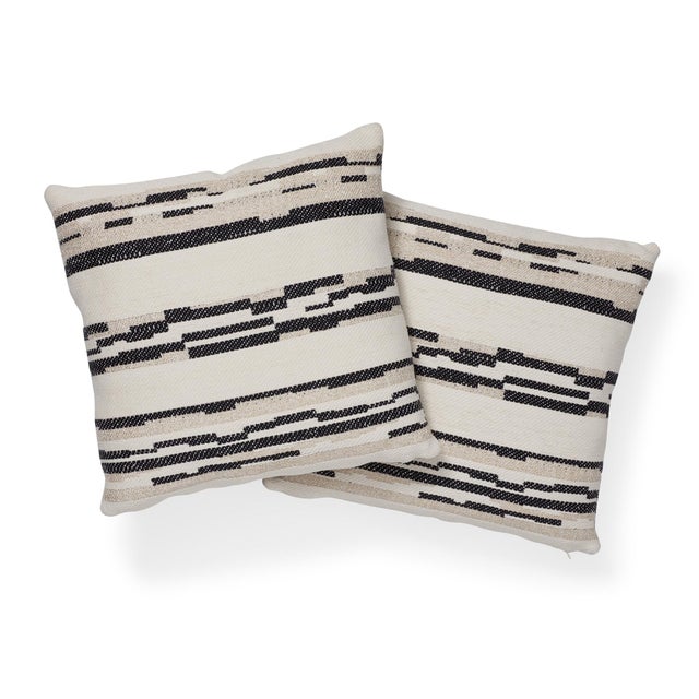 This 20" x 20" pillow features Sambar in Black & Gold. A blanket-like weave of chunky yarns with a hint of metallic,...