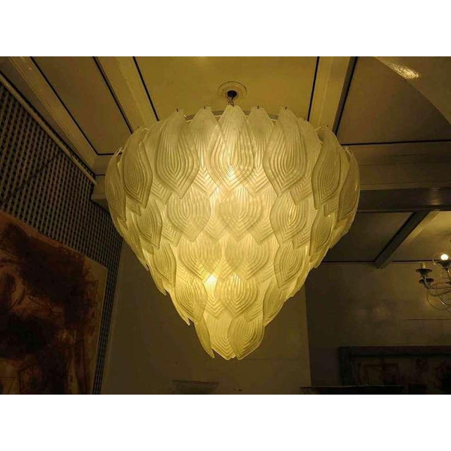 A stunning transparent Venetian ice color for a cascade of Murano leaves. A stunning transparent color for this...