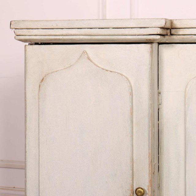English Breakfront Dresser Base in Pine For Sale - Image 4 of 14