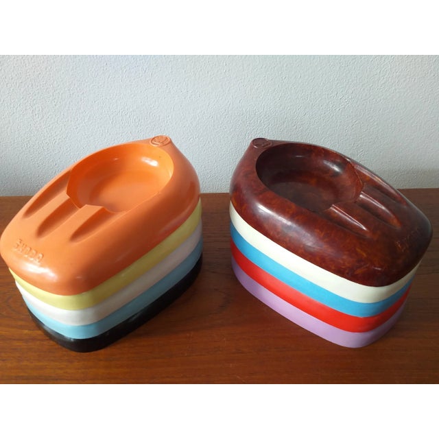 Unique Colored Bakelite Ashtrays from Škoda Car Manufacturer, 1959, Set of 10 For Sale - Image 4 of 9