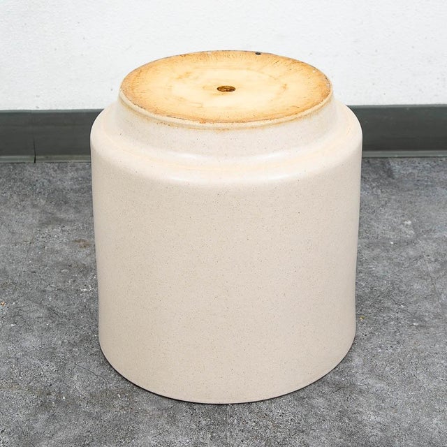Mid Century Modern Planter Ceramic White Speckled Gainey Pot Medium, Attributed For Sale In Sacramento - Image 6 of 10