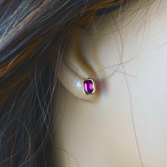 2020s Emerald Shaped Burma Ruby 1.40 Carat 14 Karat Yellow Gold Bezel Stud Earrings - 2 Pieces For Sale - Image 5 of 6