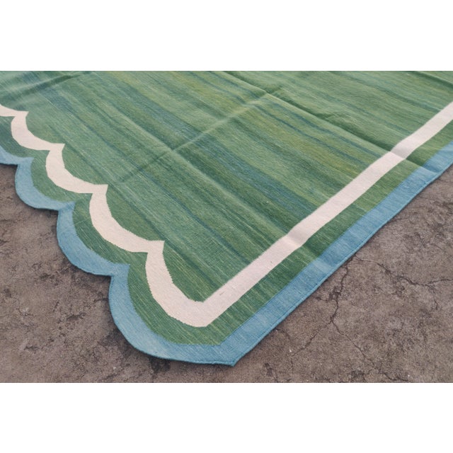 Mid-Century Modern Handmade Cotton Vegetable Dyed Scalloped Edge Rug Forest Green With Cream and Teal Blue Border - 6x9 For Sale - Image 3 of 11