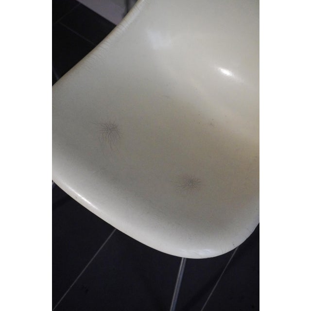 Vintage Cream Fiberglass Chairs by Charles & Ray Eames for Herman Miller, 1950s, Set of 2 For Sale - Image 12 of 18