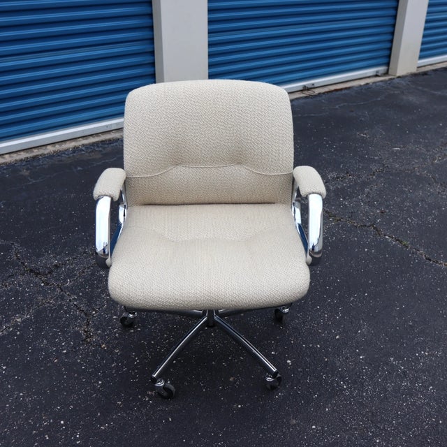 Vintage 1988 Steelcase 454 311 Postmodern Executive Swivel Chair Bouclé Oatmeal For Sale - Image 12 of 13