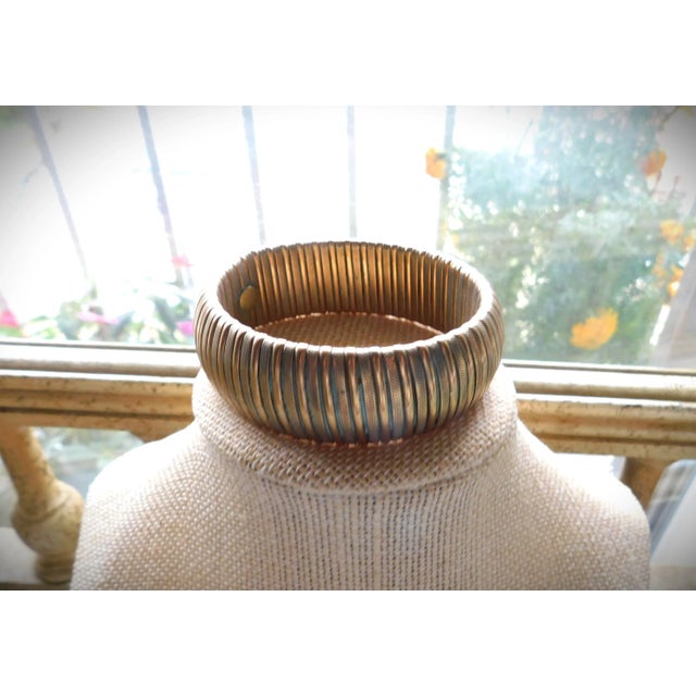Vintage Gold Ribbed Bangle Cuff Bracelet For Sale In New York - Image 6 of 8