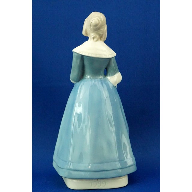 1920s 20th Century Art Nouveau Ceramic Sculpture of a Lady from Amphora, Austria, 1890s For Sale - Image 5 of 18