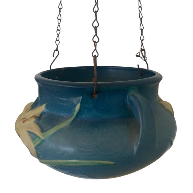 1940s Circa 1946 Roseville Art Pottery Hanging Planter With Zephyr Lily Pattern For Sale - Image 5 of 7