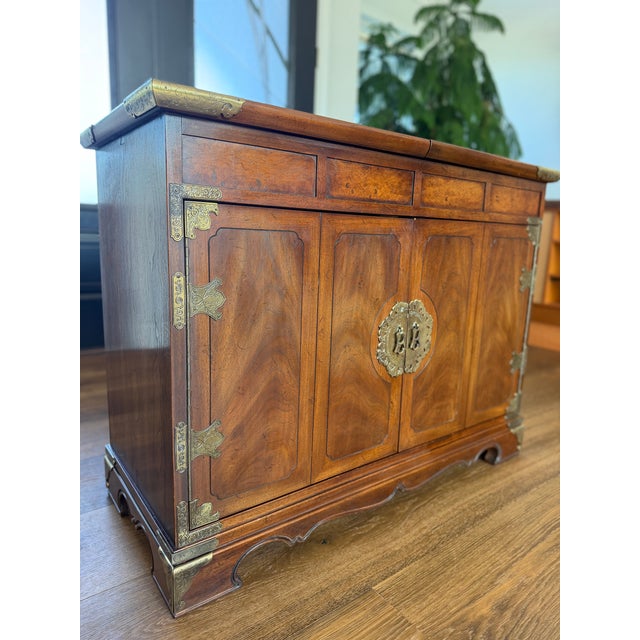 Wood Henredon Scene One Chinoiserie Campaign Slide-Top Dry Bar Cabinet in Mahogany, Circa 1978, Attributed For Sale - Image 7 of 15