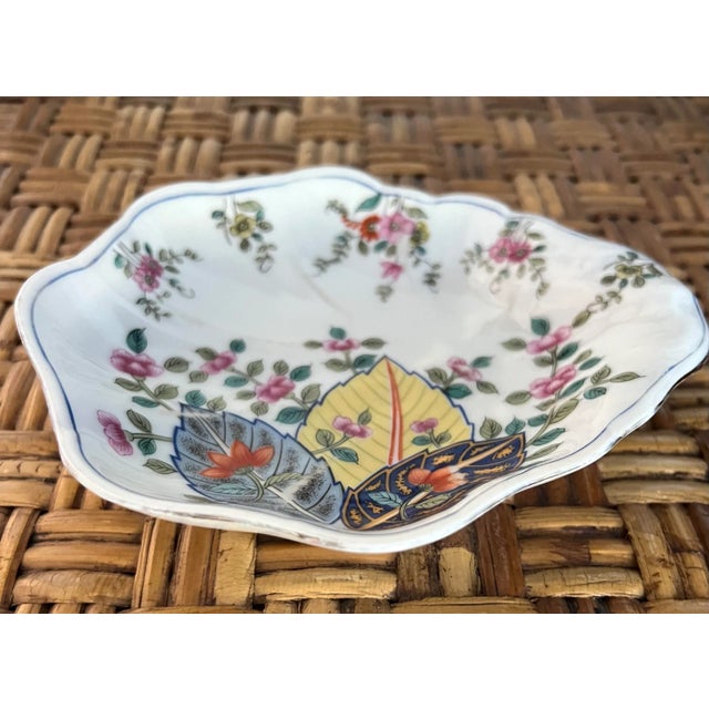 Mottahedeh Tobacco Leaf Porcelain Catchall For Sale - Image 4 of 7