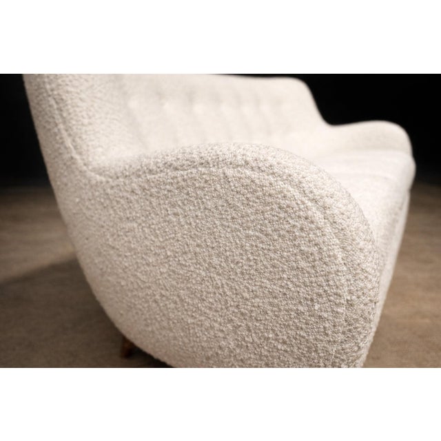 Off-white Sofa in Hardwood and Off-White Bouclé by Giuseppe Scapinelli, Brazil, 1950s For Sale - Image 8 of 15