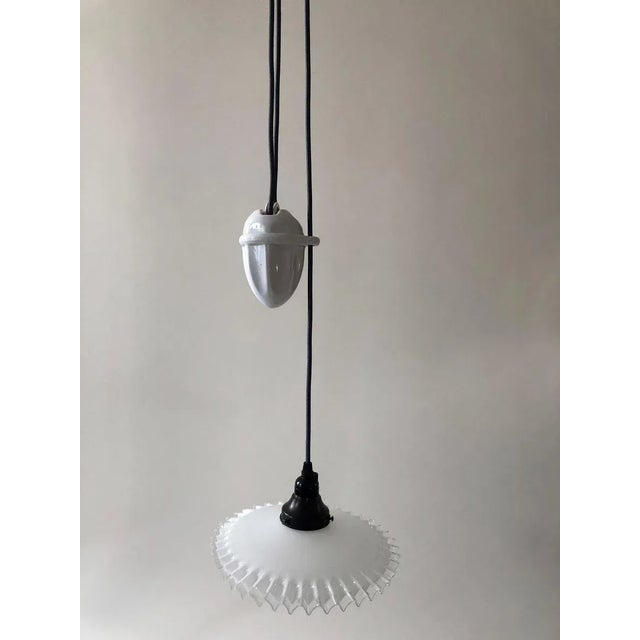 A beautiful counterweight pendant lamp from circa 1900. Originating in austria, in the k and k monarchy, it has a patent...