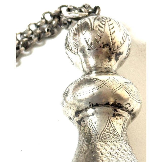 Early 20th Century Eastern European Silver Torah Pointer (Yad) with Hebrew Inscription, 1880-1920 For Sale - Image 5 of 18