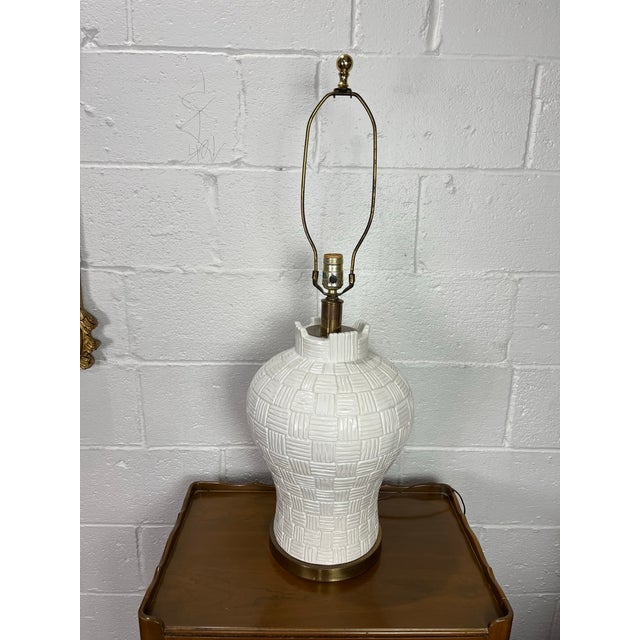 Chinoiserie Vintage Glazed Ceramic Basketweave Hansen Lamp For Sale - Image 3 of 8