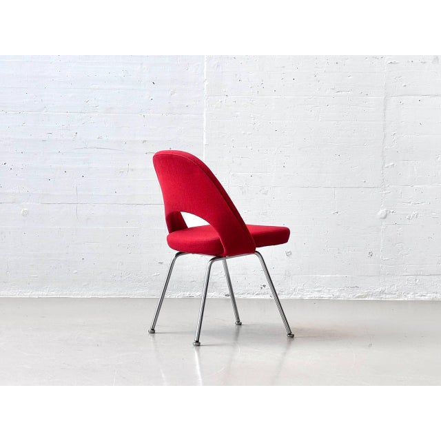 Vintage Executive Chair with Red Fabric Upholstery by Eero Saarinen for Knoll International, 1960s For Sale - Image 5 of 16