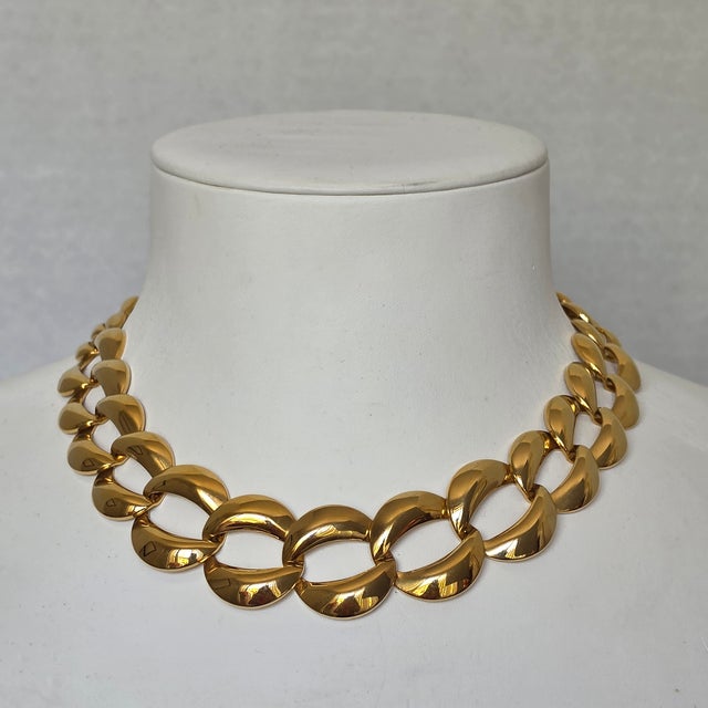 Metal Napier Signed 1980s Gold Tone Graduated Curb Link Statement Necklace For Sale - Image 7 of 12