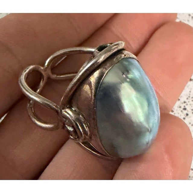1990s Blue Gray Mabe Pearl Ring in Sterling 1 Inch X 3/4 Inch Vintage Size 11 For Sale In Atlanta - Image 6 of 7