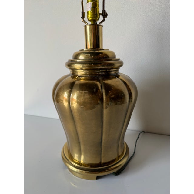 1980s Vintage Frederick Cooper–Style Urn Shape Solid Brass Table Lamp For Sale - Image 5 of 11