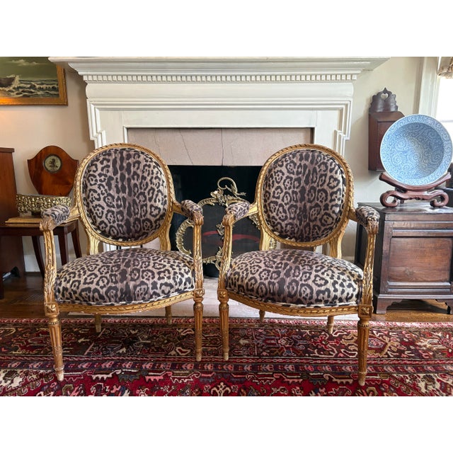 French Pair of Louis XVI Medallion Style Arm Chairs Giltwood, 18th Century For Sale - Image 3 of 9