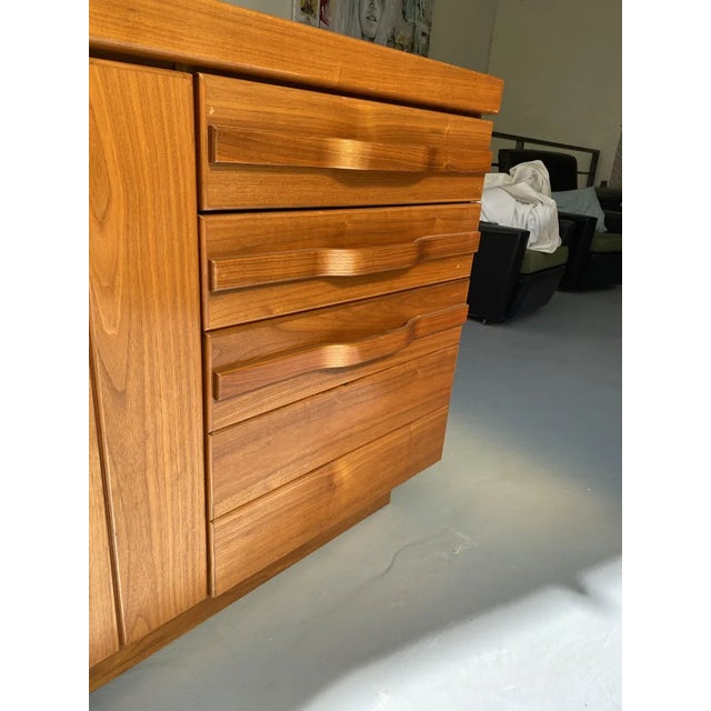 Large French elm sideboard from the 70s opening with 3 doors and a row of 3 drawers. Very good condition. Note that it can...