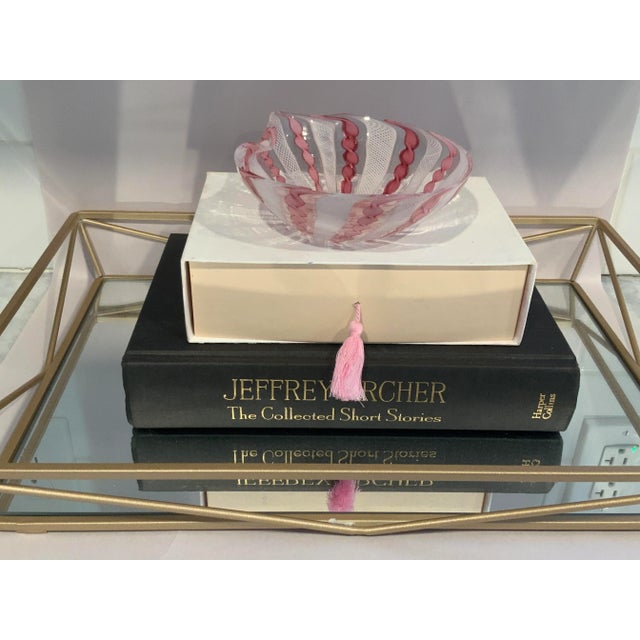 Murano Fratelli Toso Venetian Pink and White Ribbon Bowl For Sale In New York - Image 6 of 9