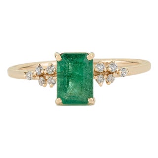 1.06Carat Emerald and Diamond 14k Yellow Gold Floral Cluster Engagement Ring Size 5 For Sale