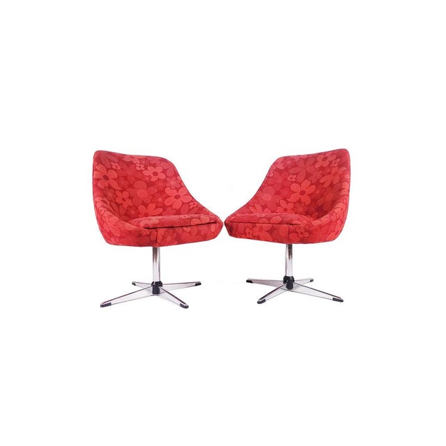 A pair of vintage "Flower Power" swivel cocktail chairs from the 1970s. This iconic space age design from the "flower...