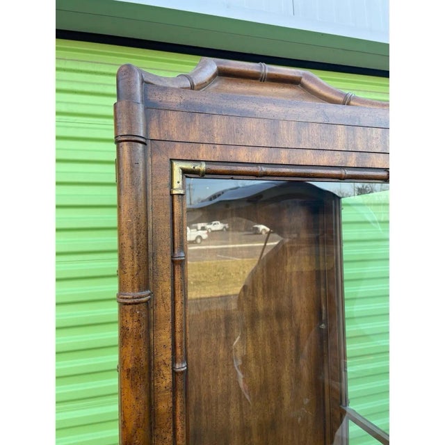 Chinoiserie Style Illuminated Pagoda Curio Display Cabinet For Sale - Image 10 of 11