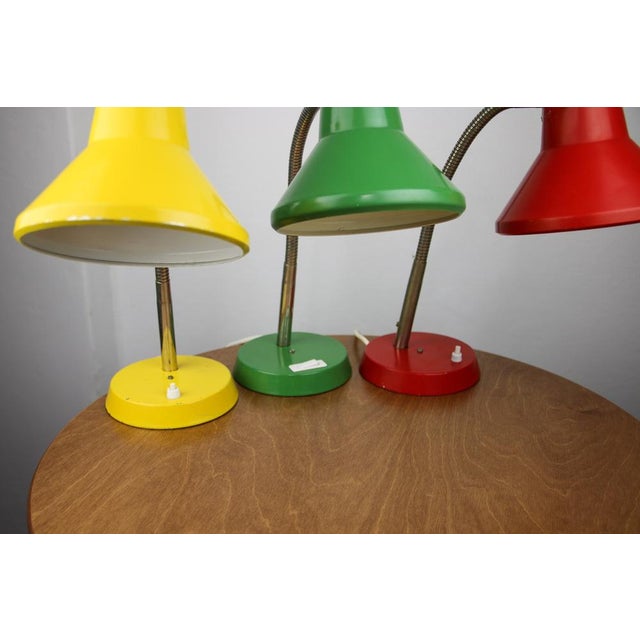 Mid-Century Modern Adjustable Desk Lamps in Painted Green, Red and Yellow Metal and Chrome-Plated Spiral Arms from Tep, 1980s, Set of 3 For Sale - Image 3 of 16