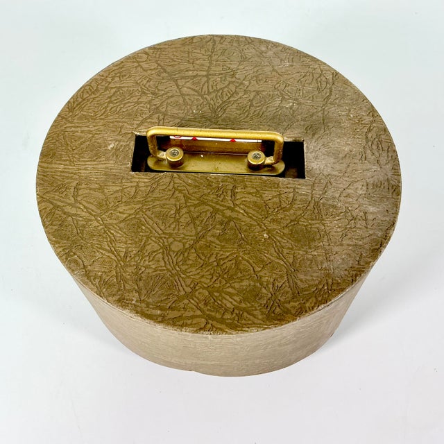 1950s Vintage Americana Boho Chic Bakelite Poker Chips and Wood Caddy With Cover For Sale - Image 11 of 11