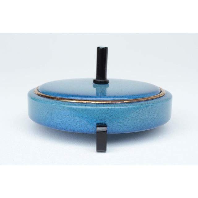 Art Deco powder compact, made in Germany in the 1930s. Elegant compact crafted from white metal and Bakelite. A...