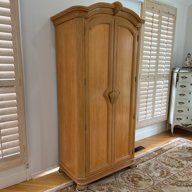 Bernhardt Armoire – Solid Wood with Interior Outlet This beautiful Bernhardt armoire is crafted from solid wood and...