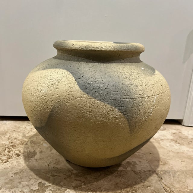1980s Plaster Vase With Abstract Pattern For Sale In New York - Image 6 of 6