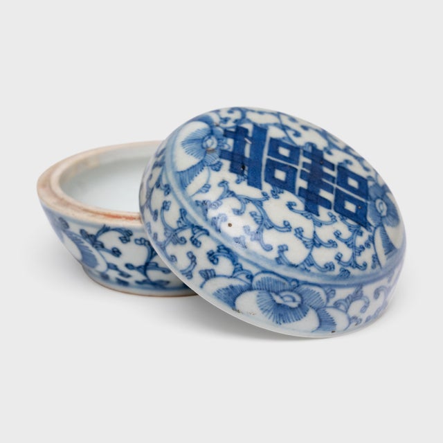 Chinoiserie Chinese Blue & White Double Happiness Box, C. 1900 For Sale - Image 3 of 4