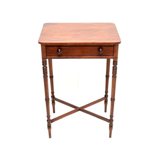 A wonderful antique Georgian period mahogany side table. This was made in England, it dates from around 1800-1820 period....