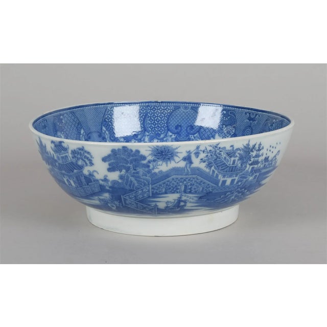 Chinoiserie English Pottery Pearlware Blue Chinoiserie Bowl For Sale - Image 3 of 8