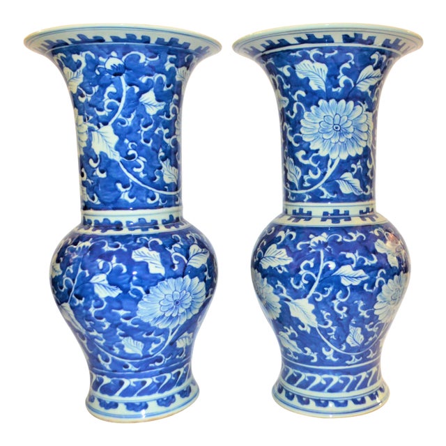 Contemporary Chinoiserie Blue and White Phoenix Tail Porcelain Vases - a Pair For Sale