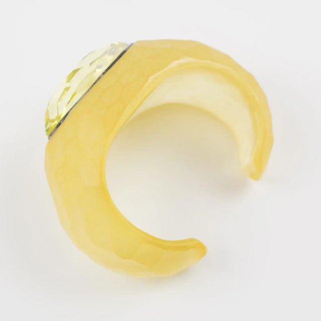 1980s Daniel Swarovski Paris Lucite Cuff Bracelet with Massive Cut Rhinestone For Sale - Image 5 of 15