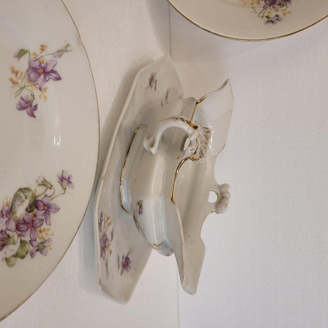 Art Nouveau Violets Dinner Service by Albert Pillivuyt for Foëcy Limoges, 1920s, Set of 82 For Sale - Image 16 of 18