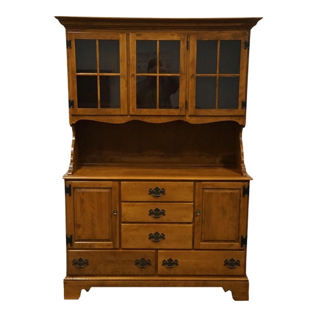 Ethan Allen Heirloom Nutmeg Maple 48" Buffet W. Display Hutch 10-6007 / 10-6016 For Sale