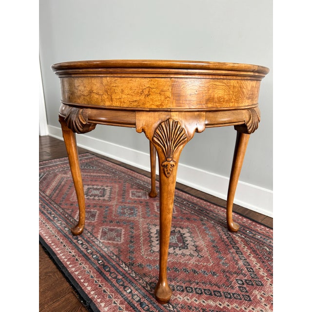 Baker Furniture Company Vintage Baker Furniture Queen Anne Burl Walnut Round Accent Table | Georgian Style Carved Shell Side Table With Drawer For Sale - Image 4 of 12
